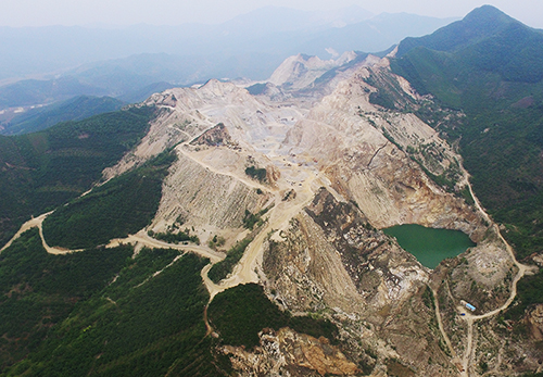 峰馳集團(tuán)三巖礦山航拍影片